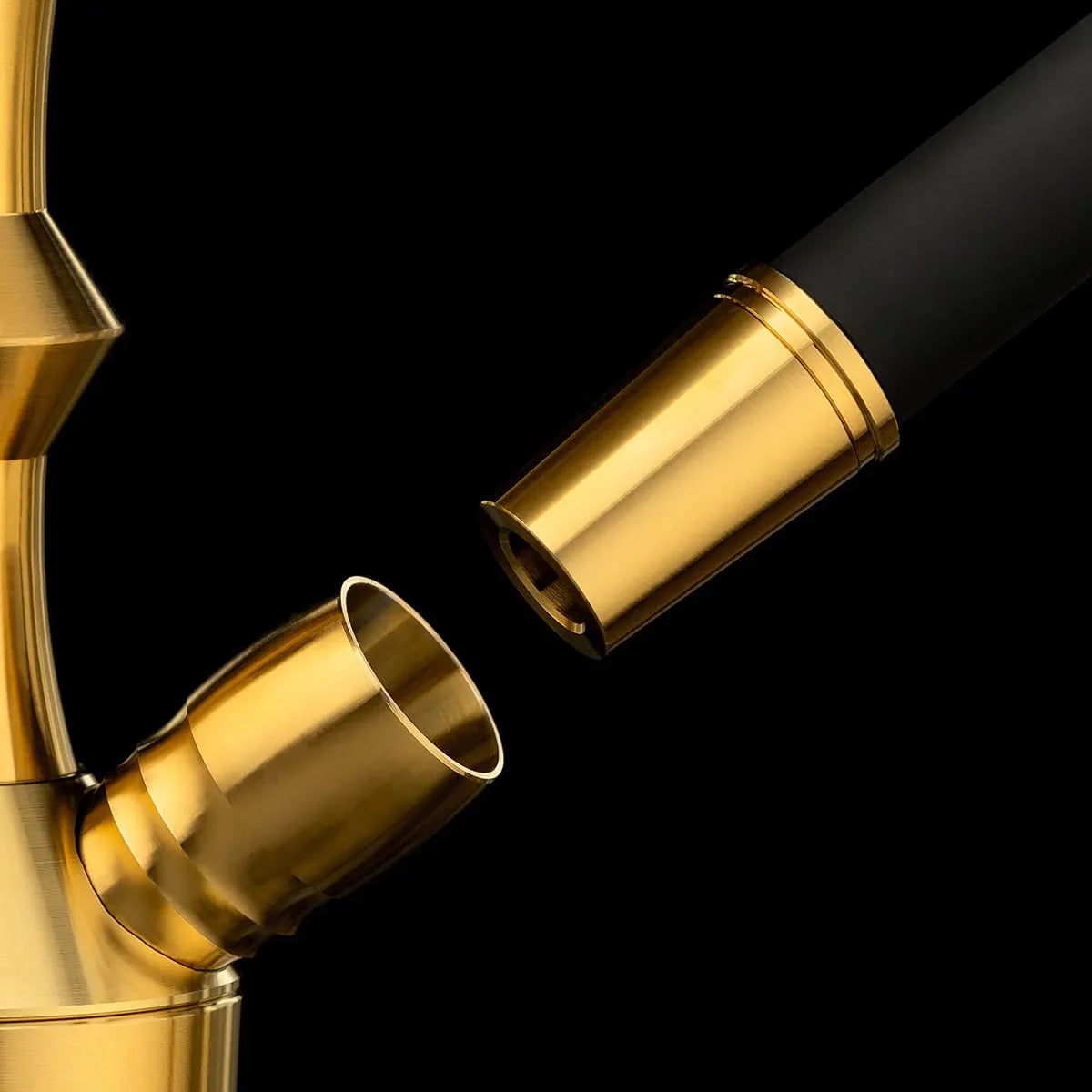 Aladin MVP 360 Gold - magnetische slangaansluiting van de waterpijp in detail