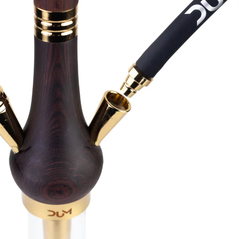 Detail van de siliconenslang aansluiting op de Dum SS18 Majesty Wood shisha