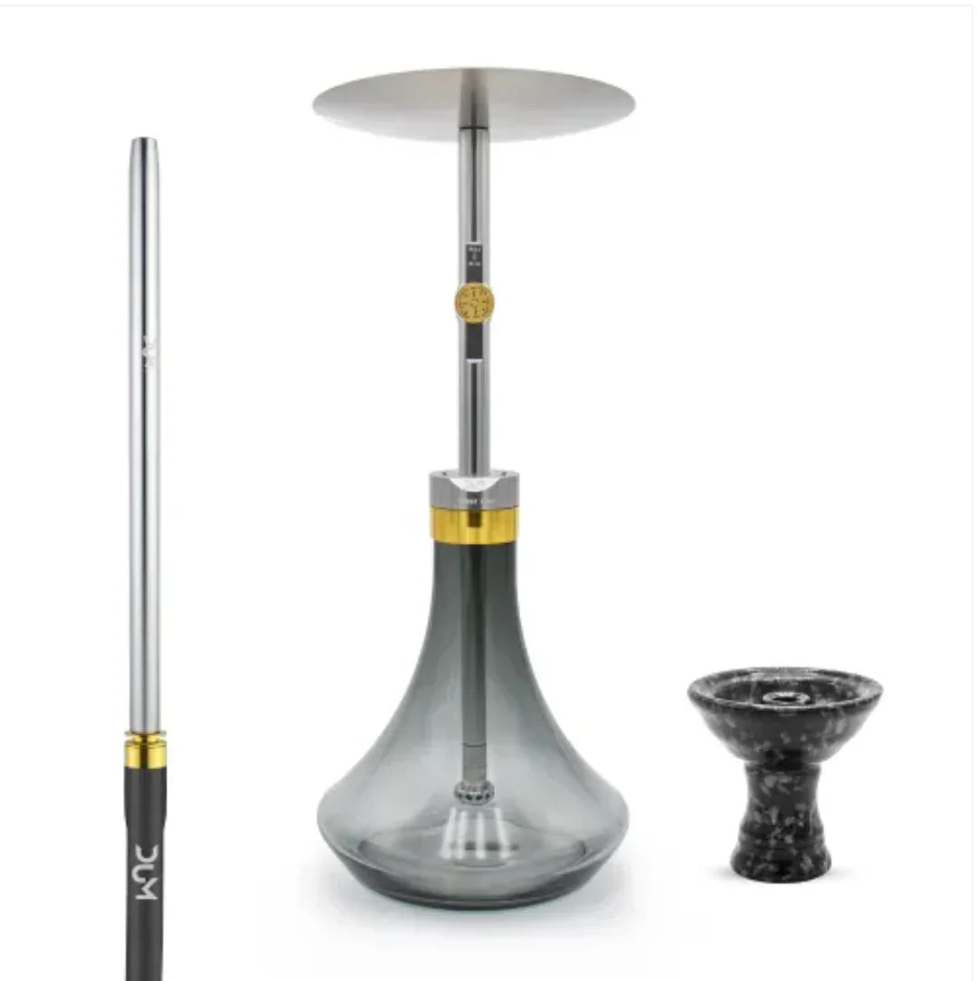 DUM Boost L D01 grote waterpijp met industrieel design en aluminium rookkolom op glazen vaas