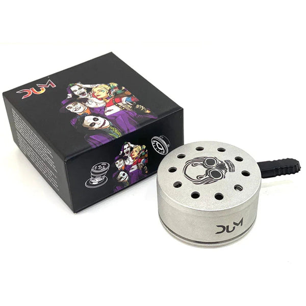 Dum Kaloud Skull Dome HMD op een shisha tabakskop, volledig gezandstraald aluminium warmtebeheer-apparaat