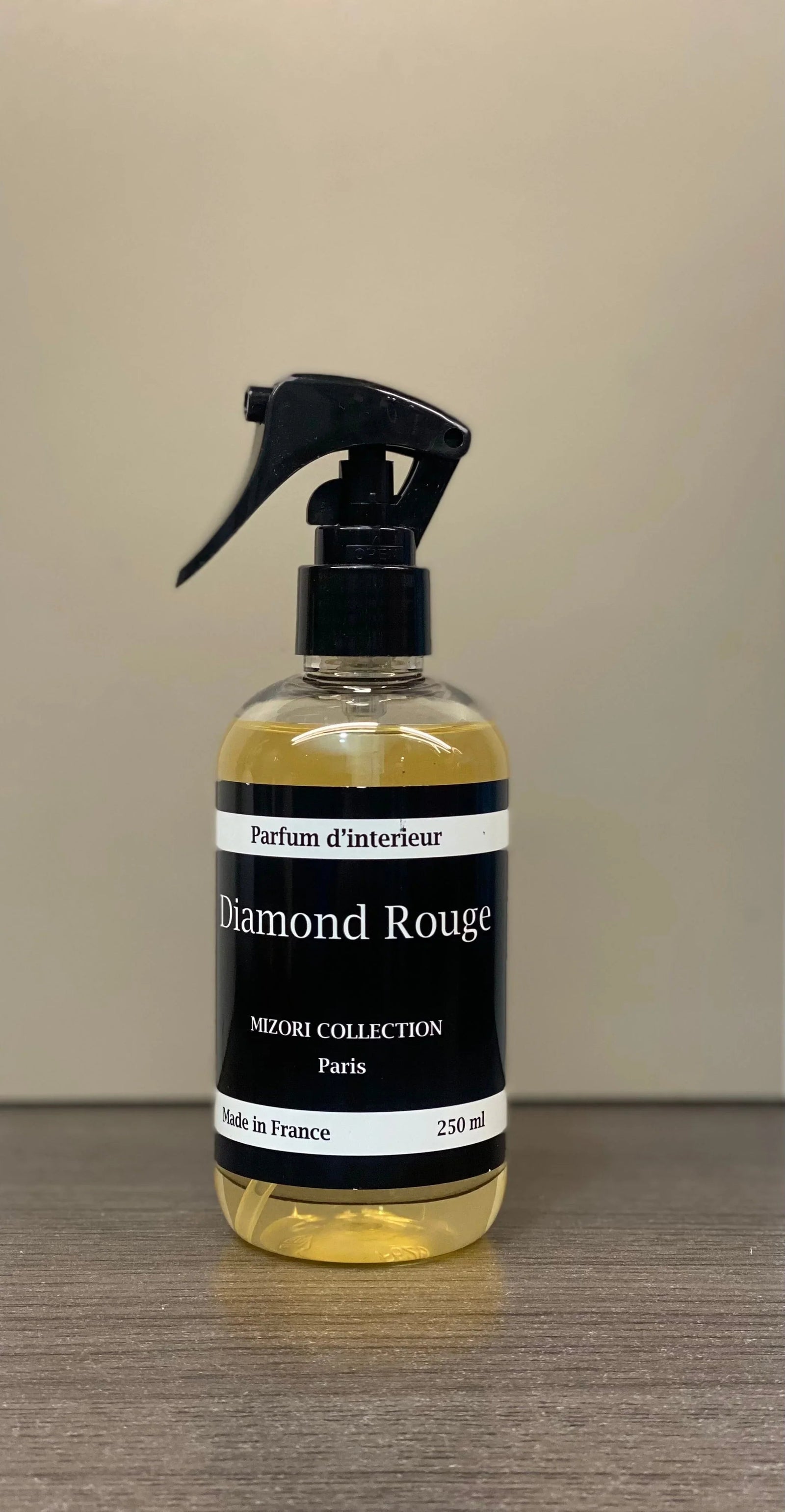 Mizori Collection Diamond Rouge Parfum d'Interieur 250 ml sprayfles voorkant