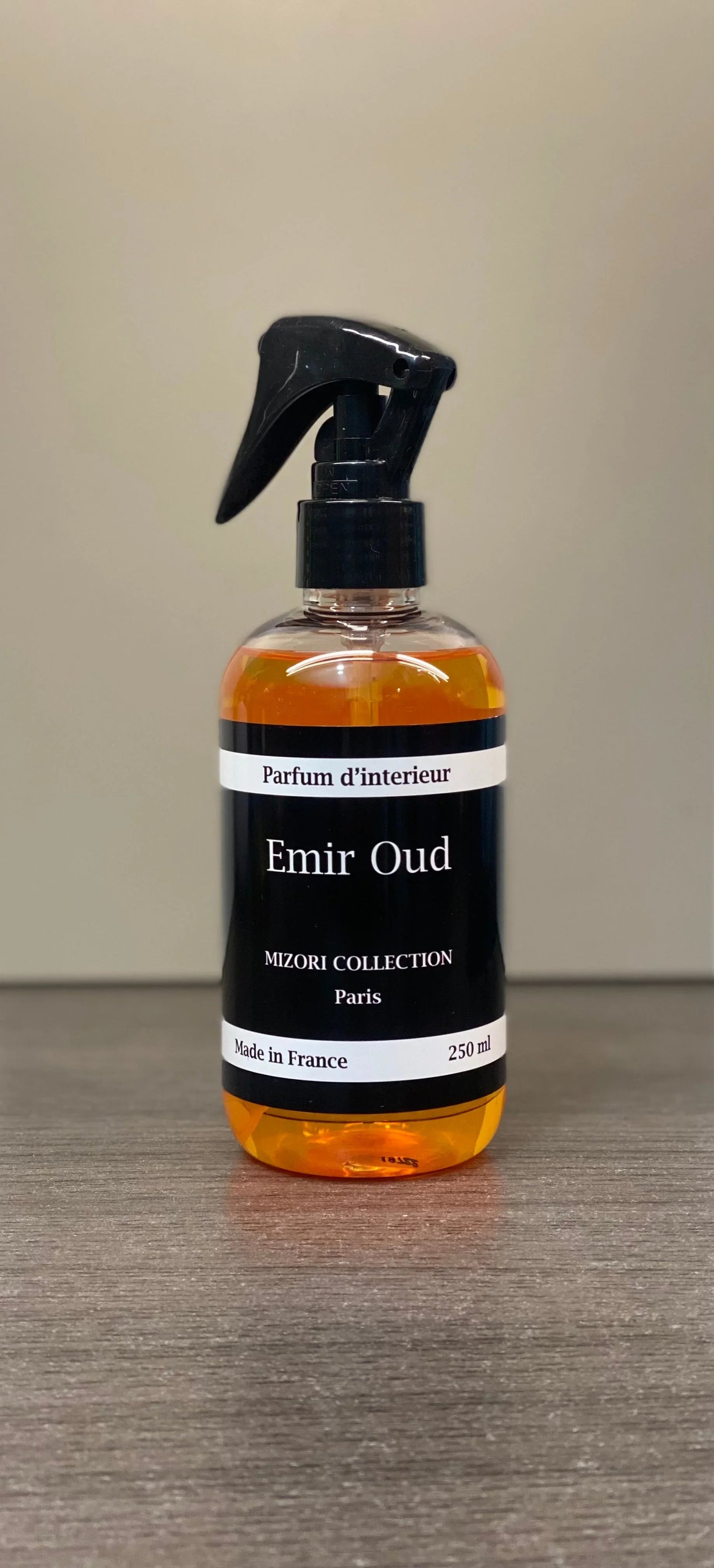 Mizori Collection Emir Oud Spray 250 ml interieurparfum - fles met verstuiver