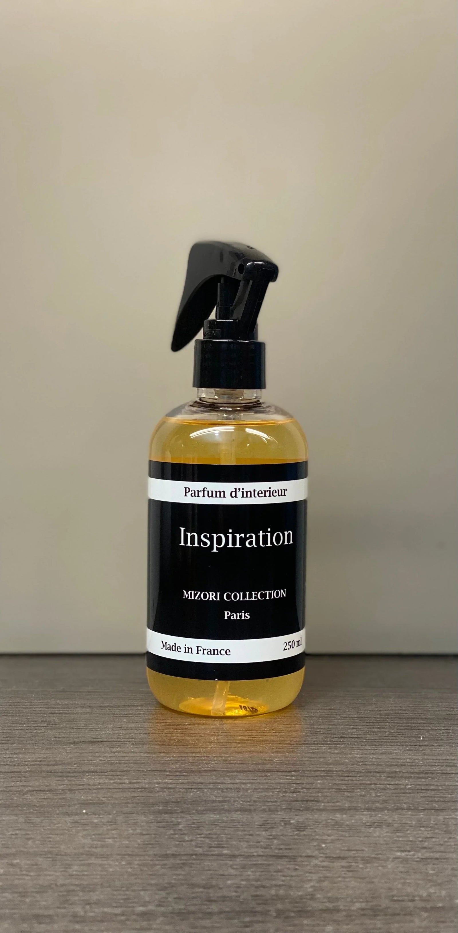 Mizori Collection Paris Inspiration Spray 250 ml interieurparfum met oud en caramel