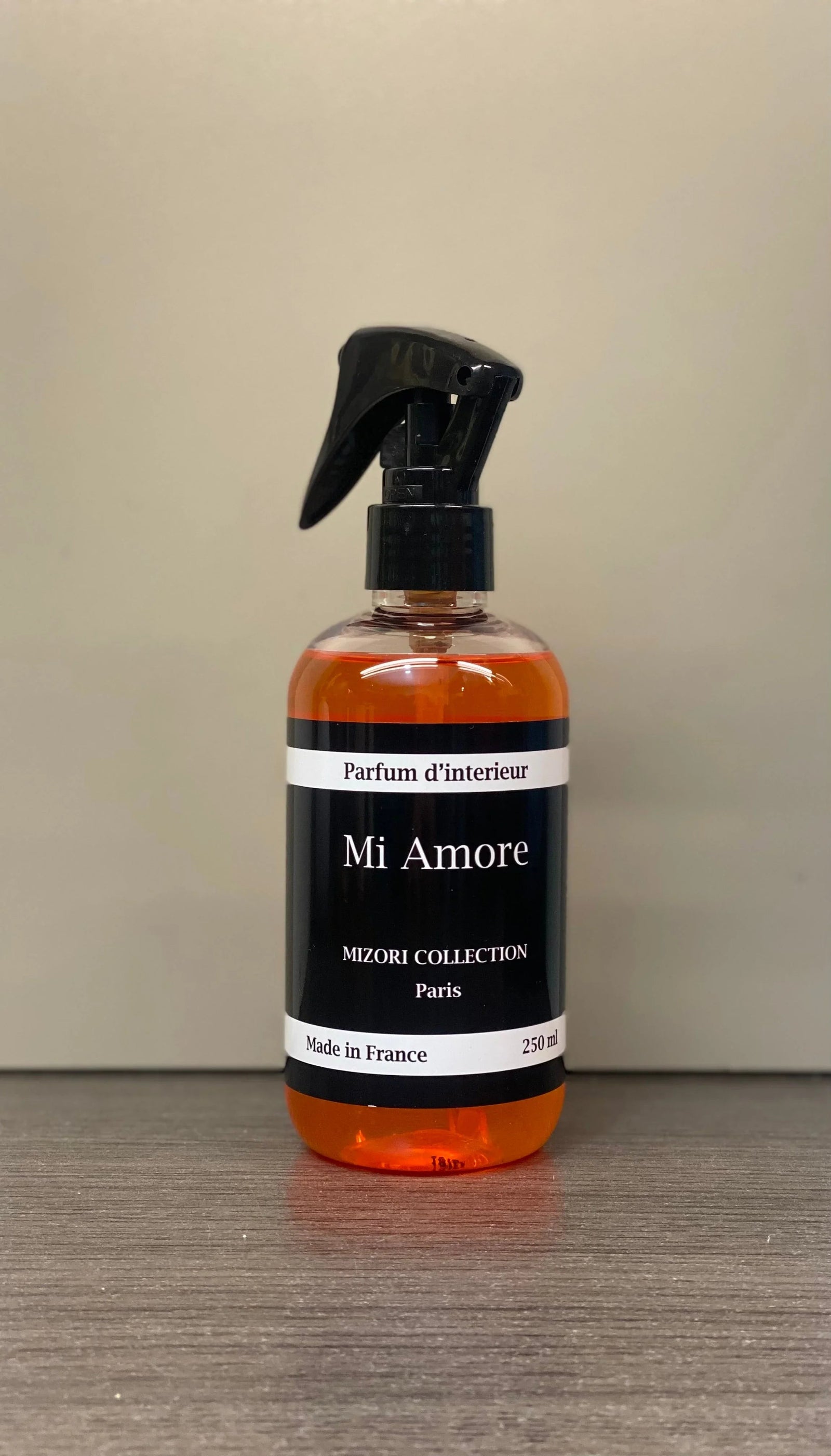 Mizori Collection Paris Mi Amore interieurspray 250 ml - ruimteparfum met oud en sandelhout