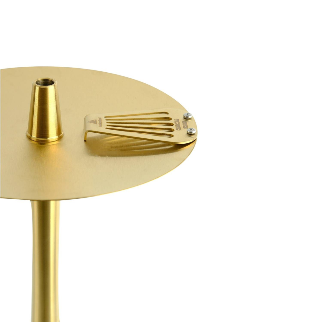 Oduman Infinity shisha wit goud - detail kolenplateau en mondstukhouder op het dienblad