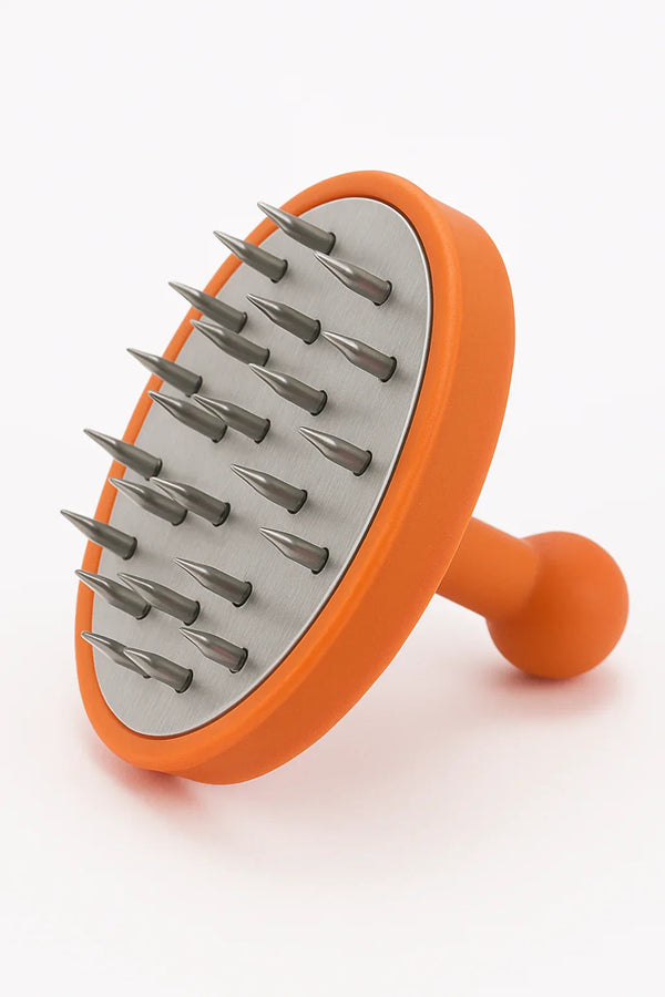 Oranje ronde aluminium gatenprikker voor shisha folie, bovenaanzicht met scherpe spikes zichtbaar