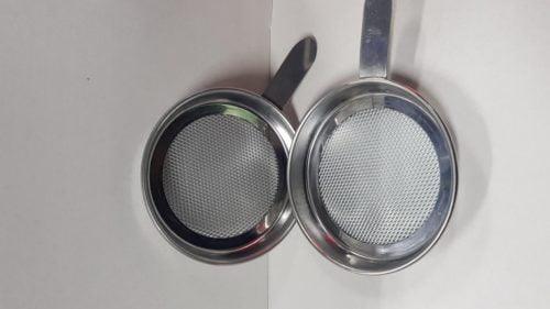 Shisha kolen netje als opzetstuk op een waterpijp tabakskop met vierkante shisha kolen
